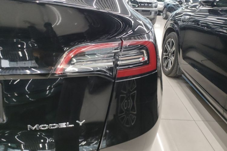 Tesla Model Y 2022 immagine di auto #8