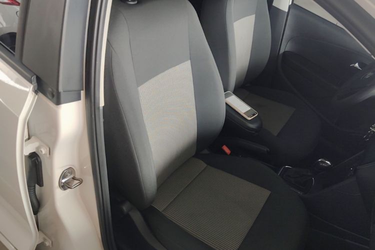Volkswagen Polo 2017 car image #24