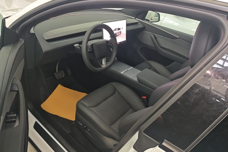 Tesla Model Y 2026 #16 Tesla Model Y 2026 immagine di auto #16