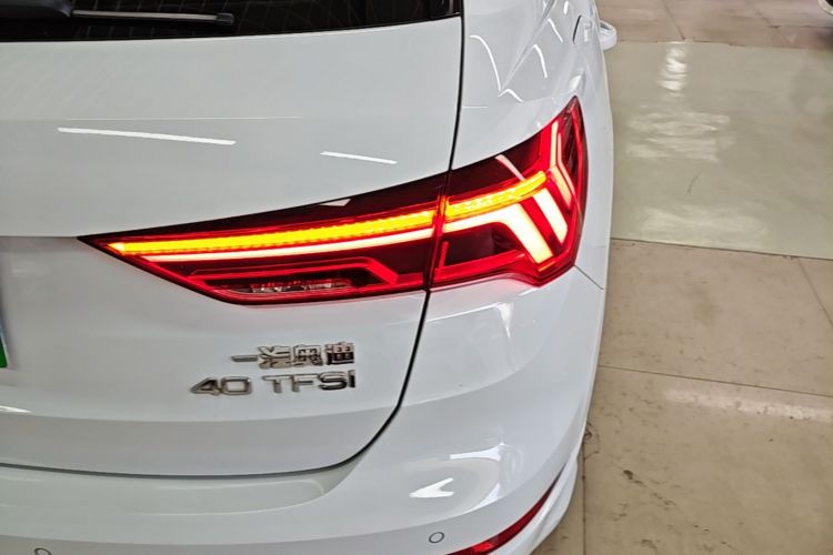 Audi Q3 2021 car image #8