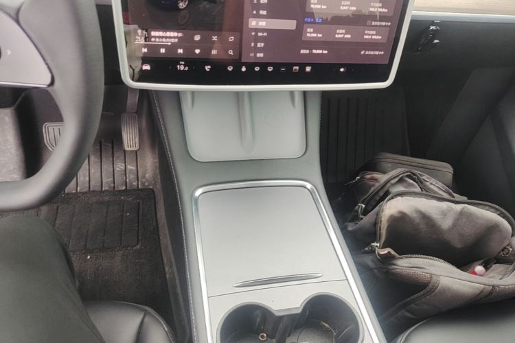 Tesla Model Y 2022 #14 Tesla Model Y 2022 car image #14