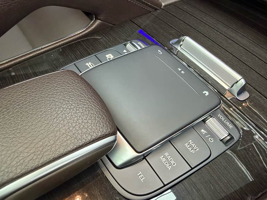 Mercedes-Benz GLE Class 2020 car image #50