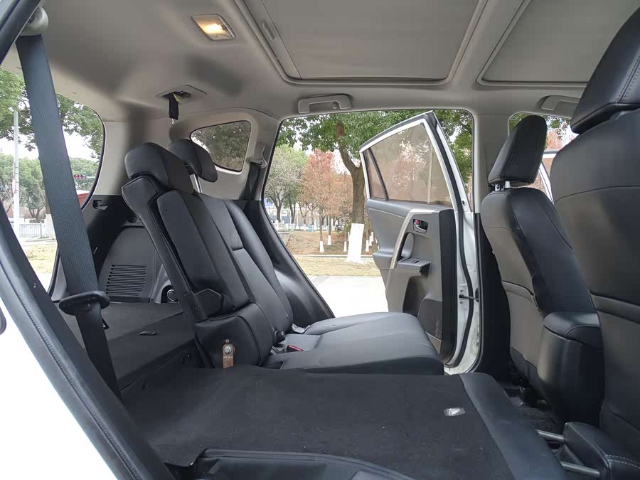 Toyota RAV4 2015 car image #50