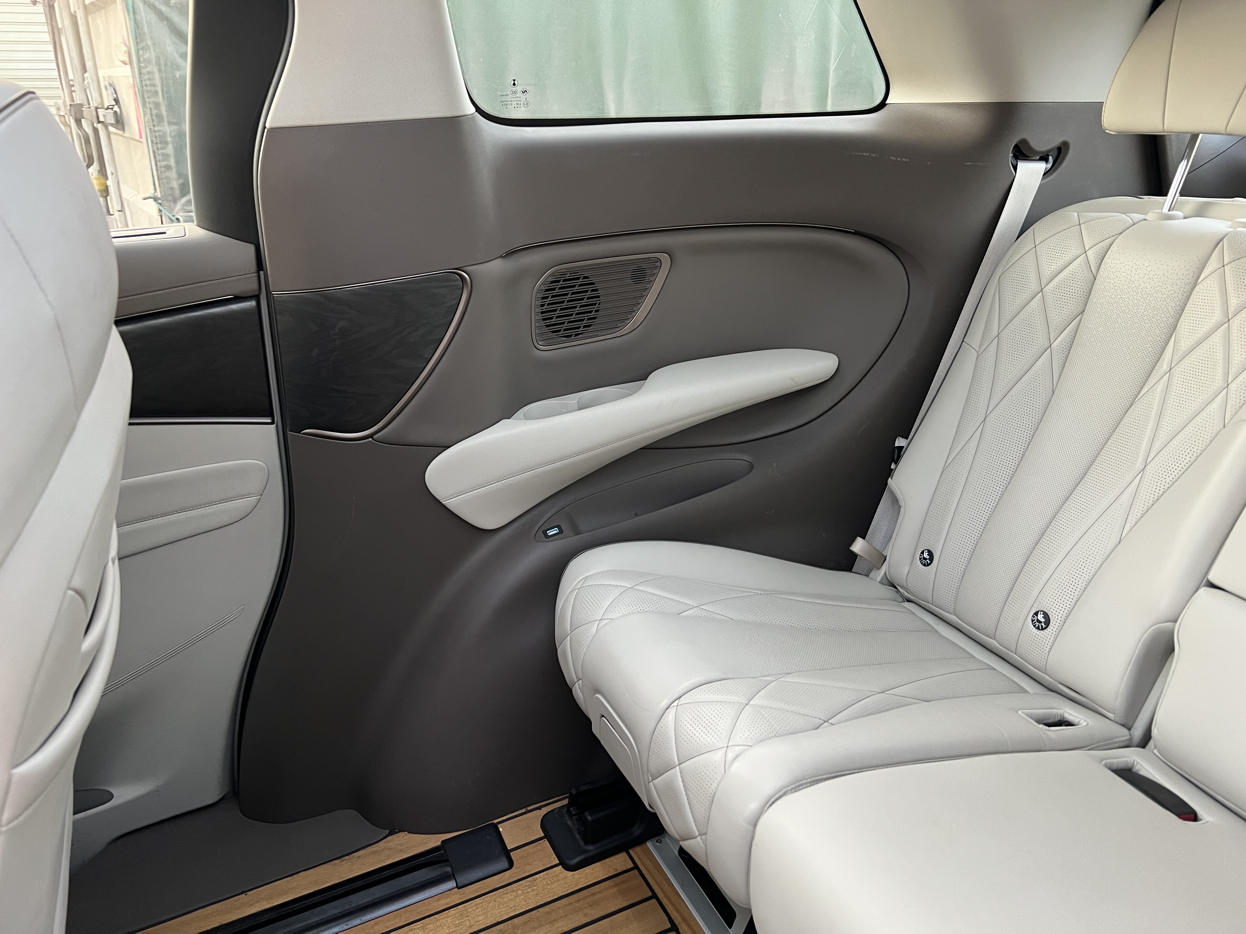 Denza D9 2023 صورة سيارة #50