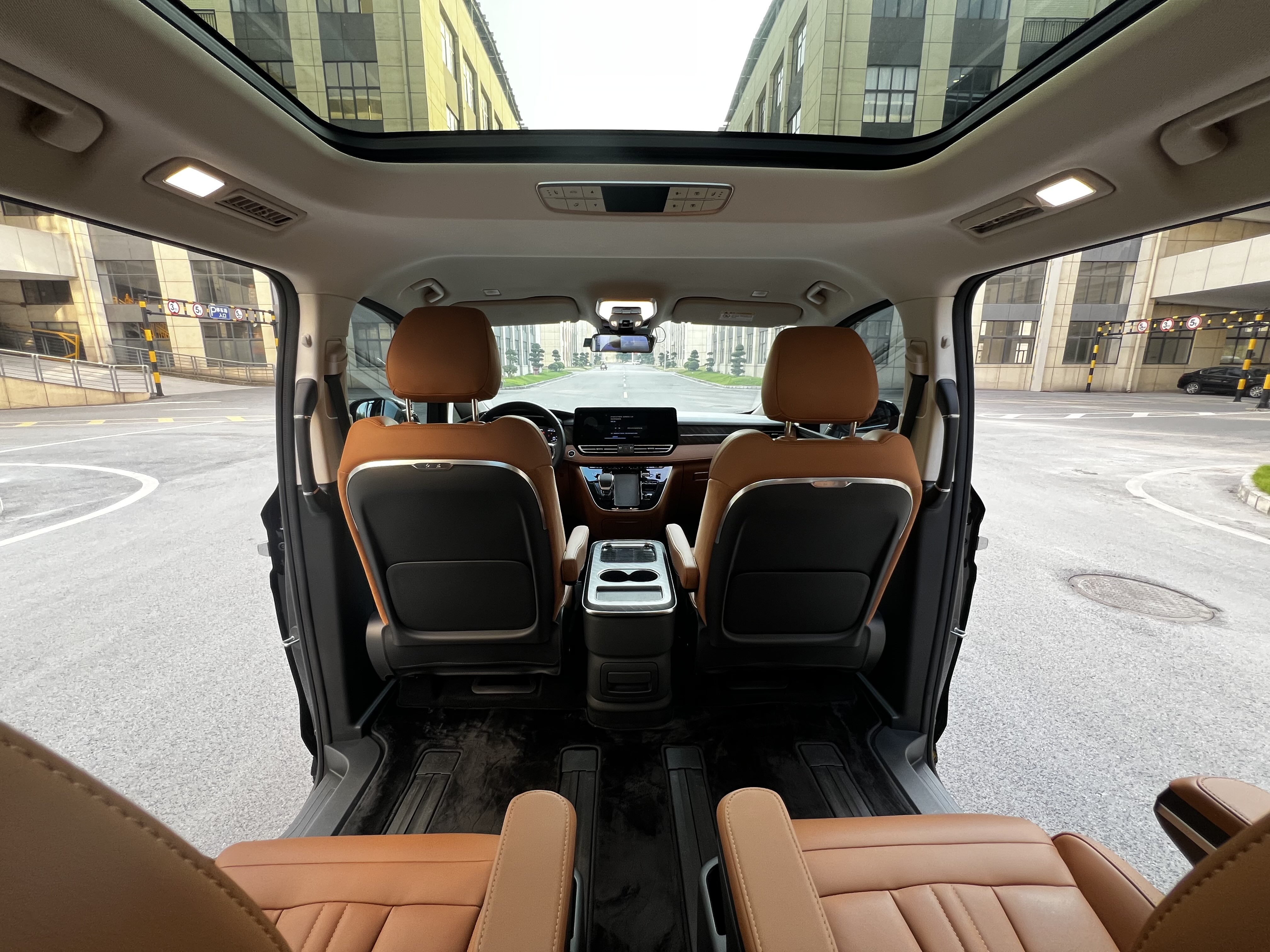 HongQi HQ9 PHEV 2024 #50 HongQi HQ9 PHEV 2024 car image #50