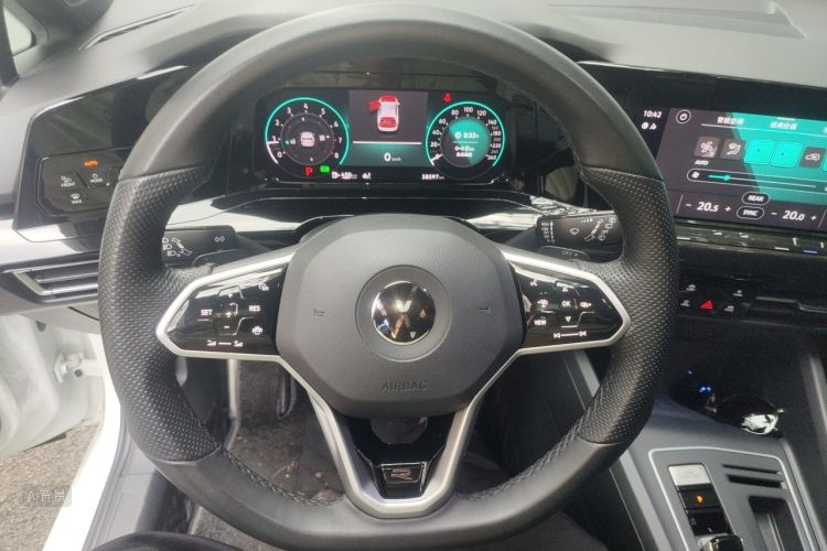 Volkswagen Golf 2023 car image #12