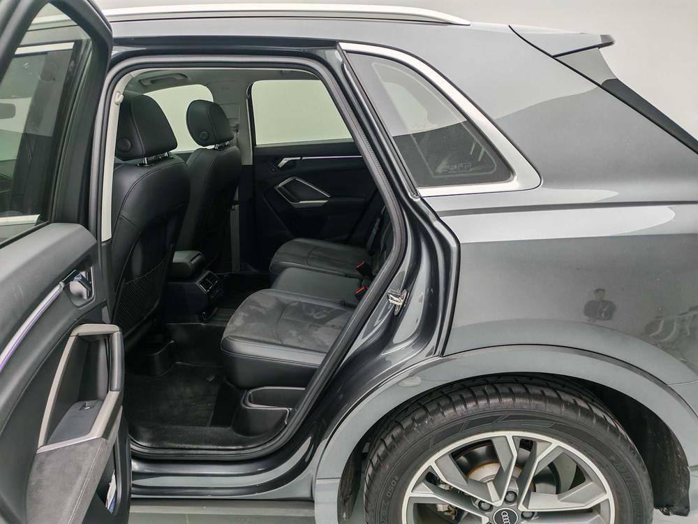 Audi Q3 2022 car image #18