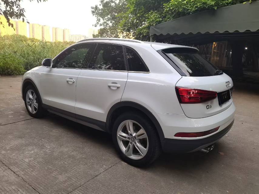 Audi Q3 2018 car image #3