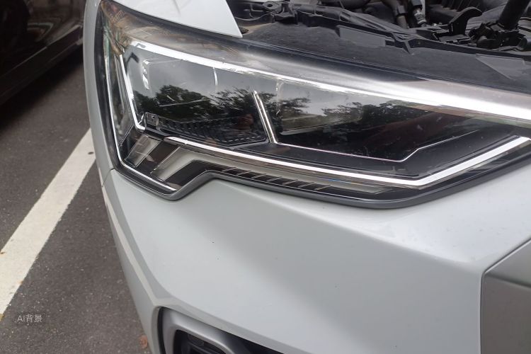 Audi Q3 2023 car image #8