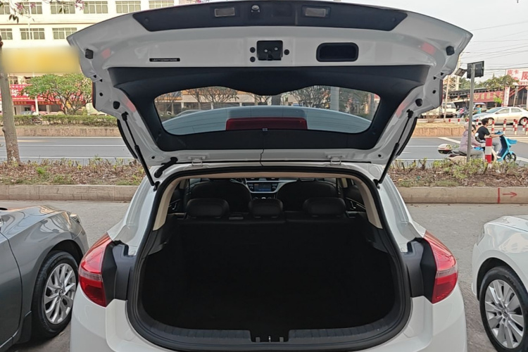 GEELY Emgrand GS 2018 car image #19