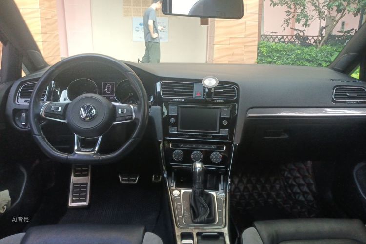 Volkswagen Golf 2018 car image #11