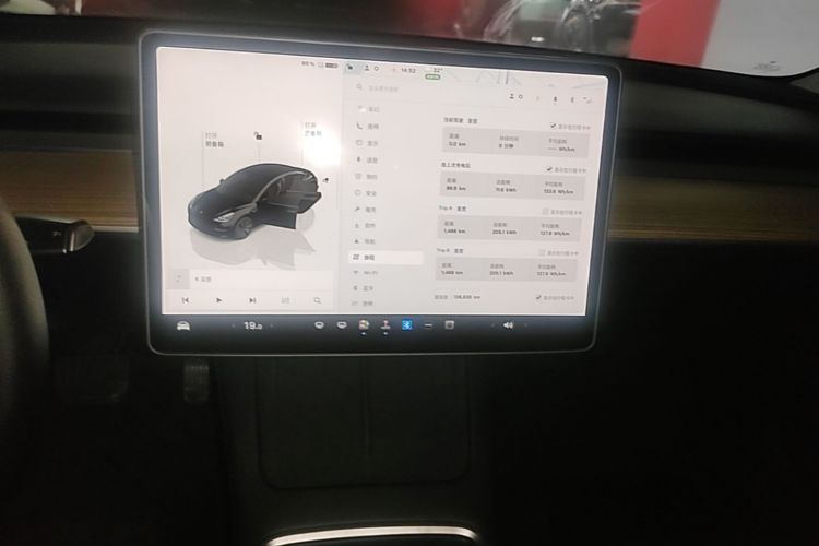 Tesla Model 3 2023 car image #17