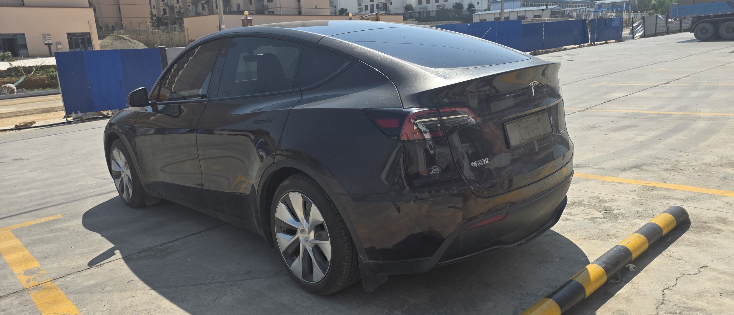 Tesla Model Y 2023 #5 Tesla Model Y 2023 car image #5