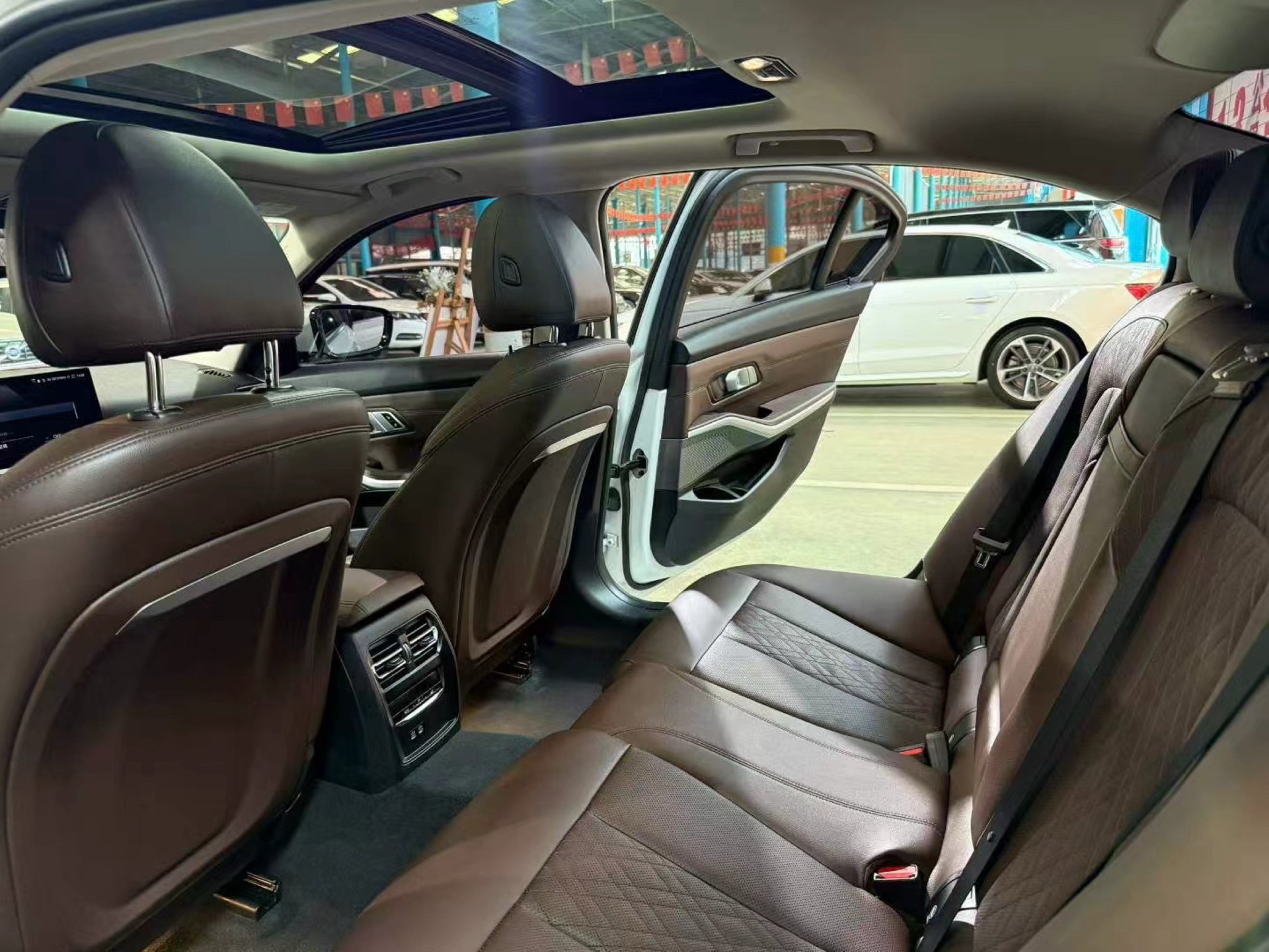 BMW 3 Series 2023 car image #9