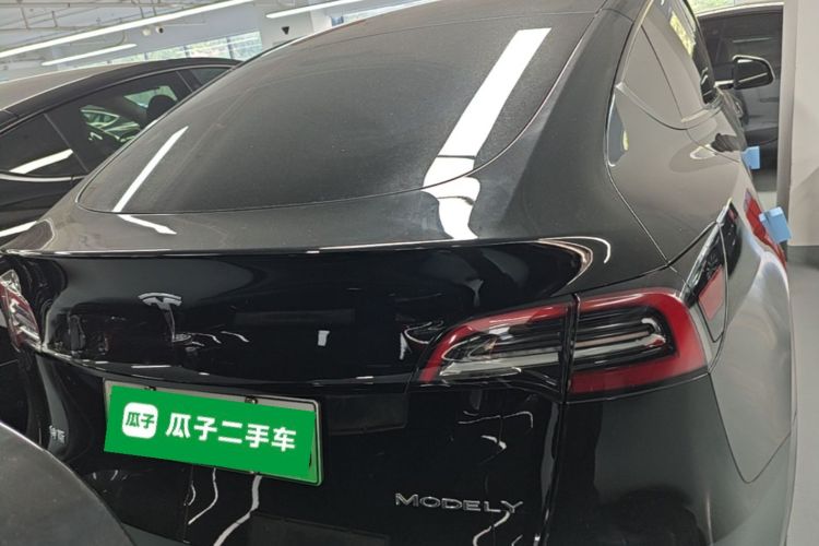 Tesla Model Y 2024 صورة سيارة #6