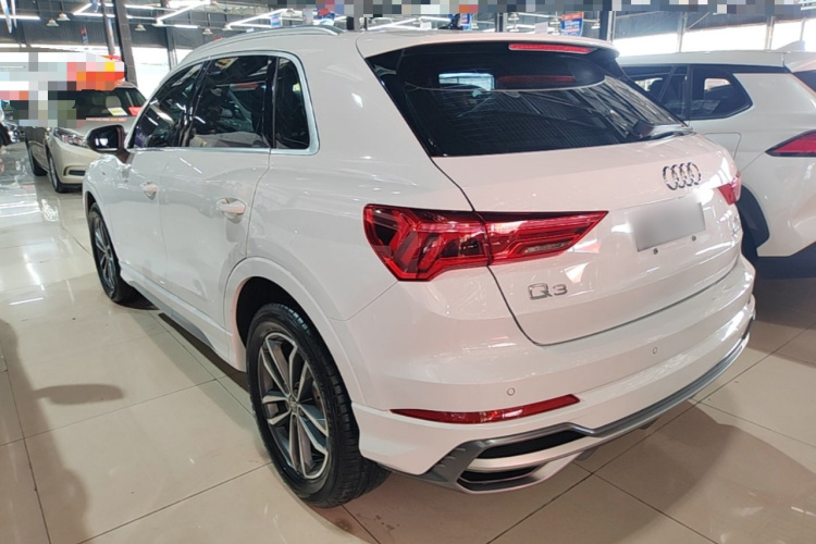Audi Q3 2021 car image #5