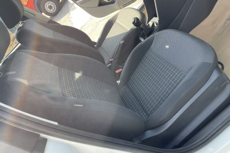 Volkswagen Polo 2016 car image #17