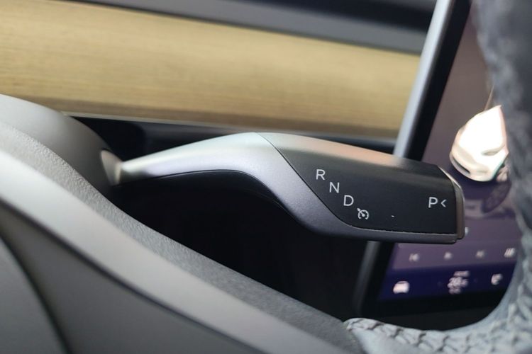 Tesla Model Y 2023 #14 Tesla Model Y 2023 car image #14