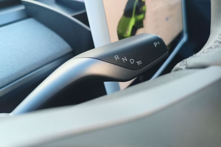 Tesla Model Y 2024 immagine di auto #14