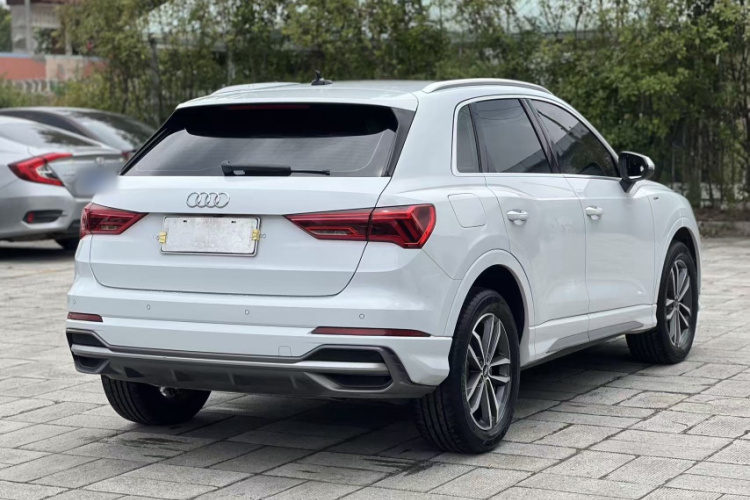 Audi Q3 2021 car image #7
