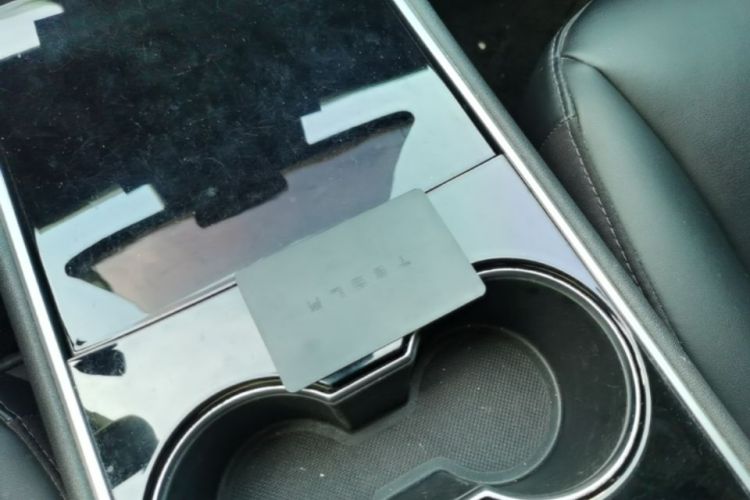 Tesla Model 3 2020 car image #9