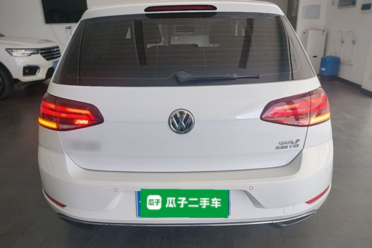 Volkswagen Golf 2018 car image #6