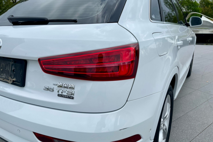 Audi Q3 2016 immagine di auto #21