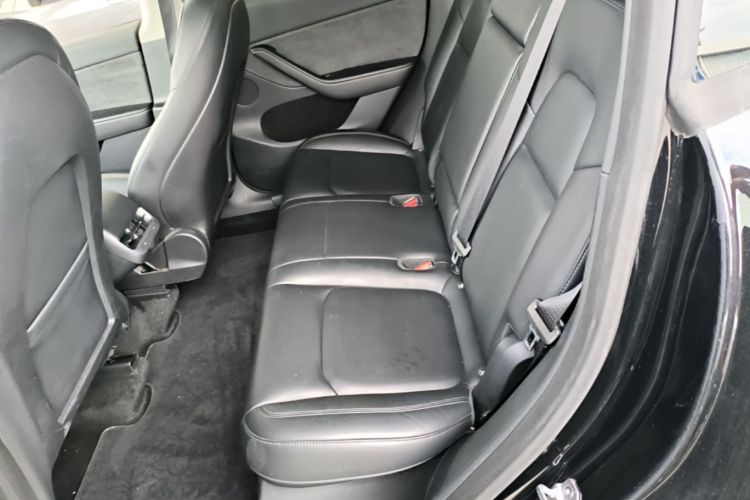 Tesla Model Y 2022 car image #17
