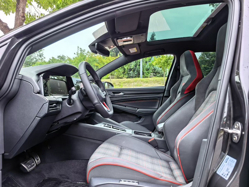 Volkswagen GolfGTI 2021 car image #5