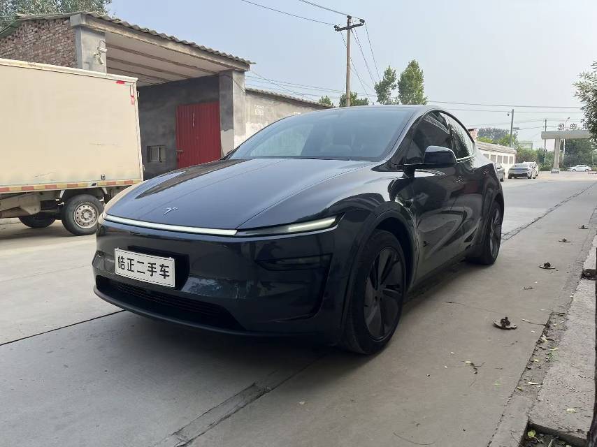 Tesla Model Y 2025 Tesla Model Y 2025 car image