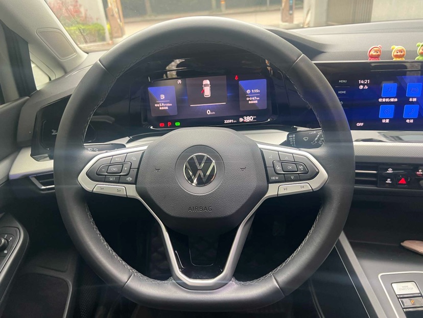 Volkswagen Golf 2023 car image #6
