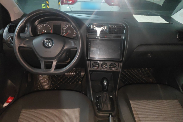 Volkswagen Polo 2018 car image #7