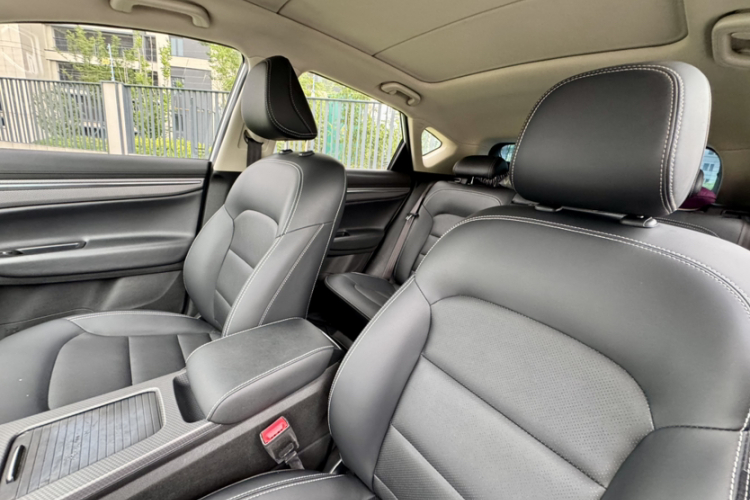 GEELY Emgrand GS 2017 car image #14