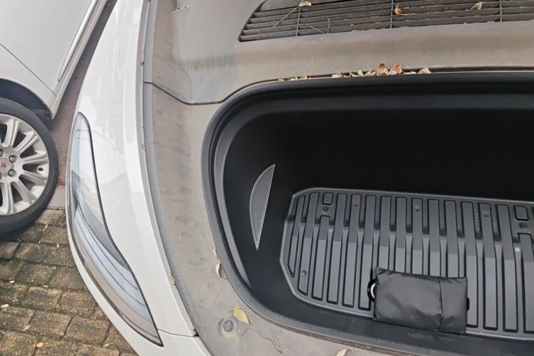 Tesla Model Y 2023 car image #23