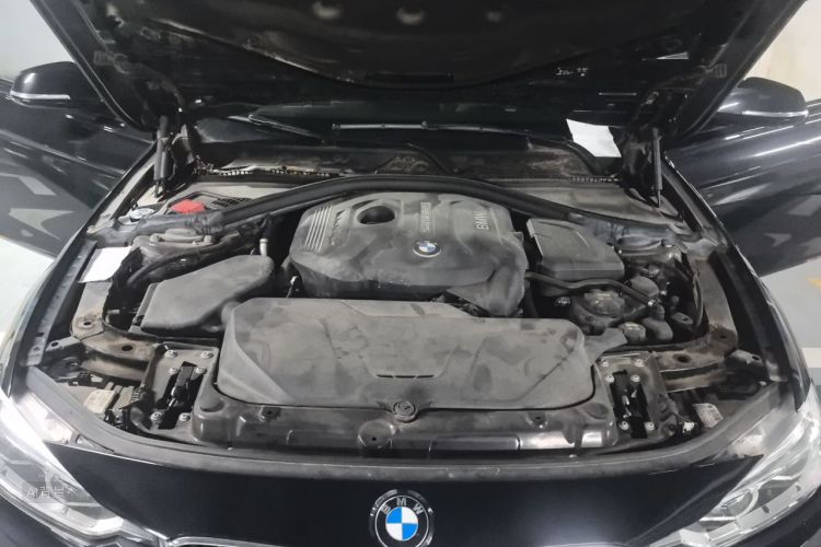 BMW 3 Series 2018 car image #22
