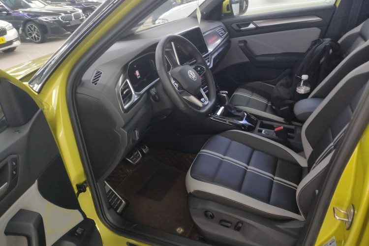 Volkswagen T-Roc 2023 car image #19
