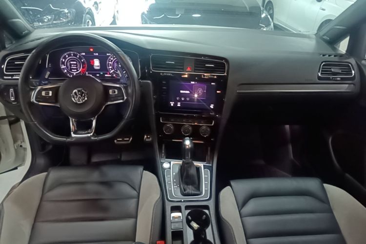 Volkswagen Golf 2020 car image #10