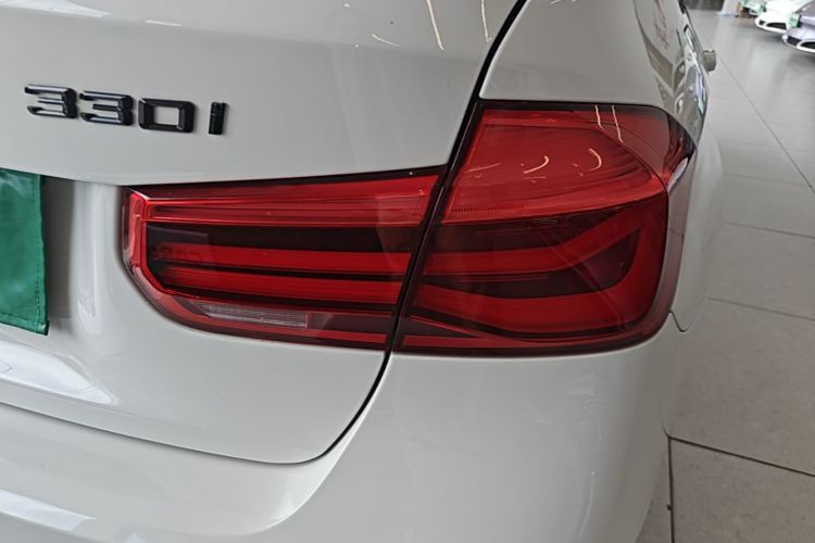BMW 3 Series 2018 #8 BMW 3 Series 2018 car image #8