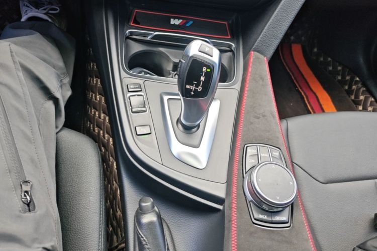 BMW 3 Series 2017 immagine di auto #18