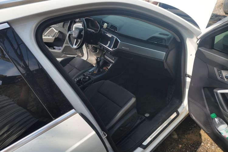 Audi Q3 2023 car image #25