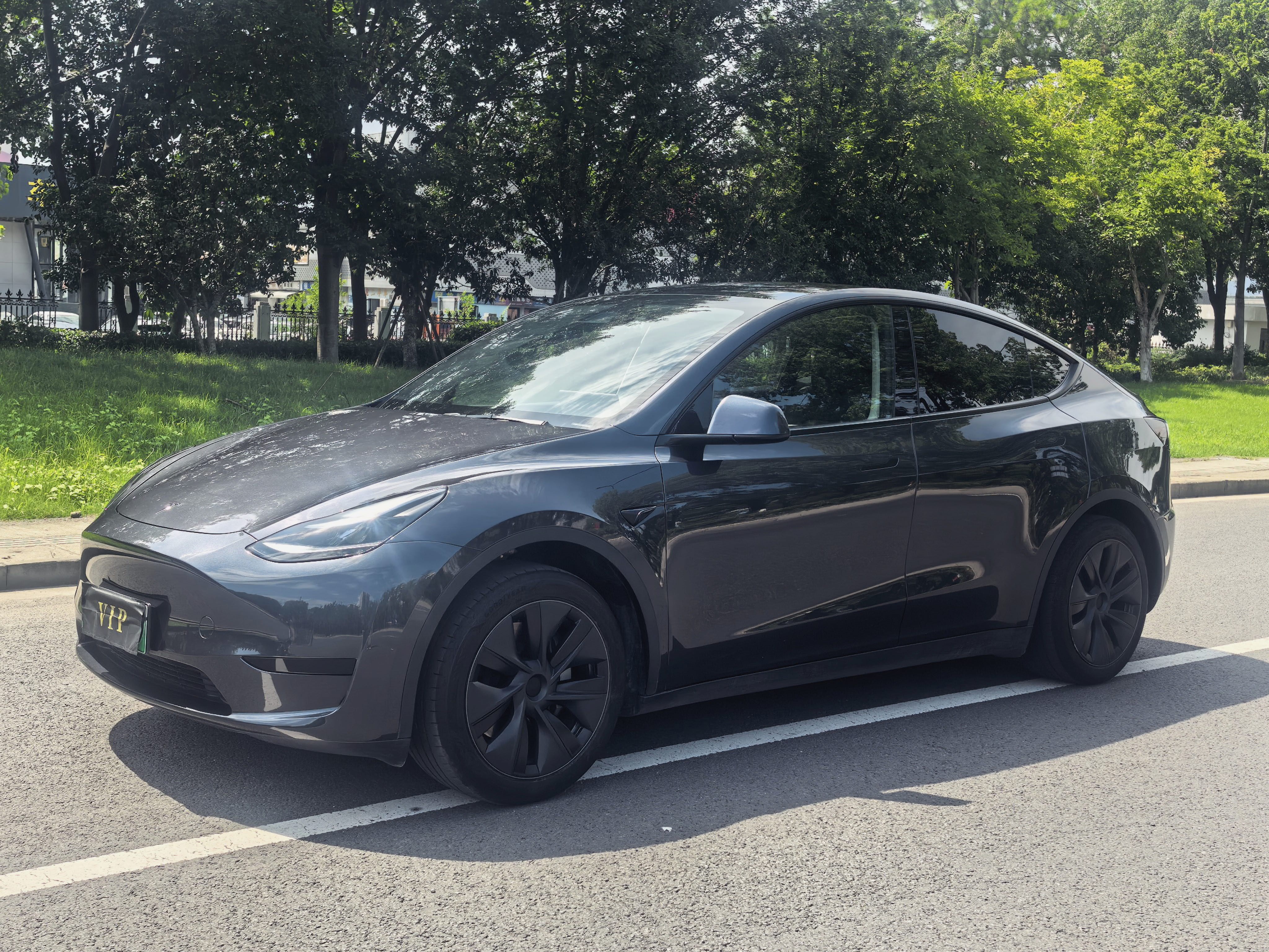 Tesla Model Y 2024 #2 Tesla Model Y 2024 car image #2