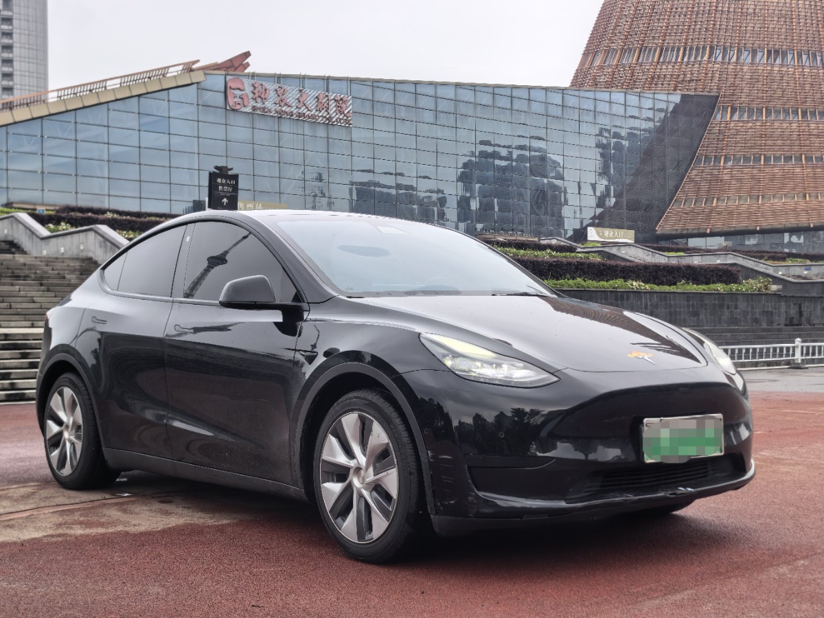 Tesla Model Y 2022 car image #3
