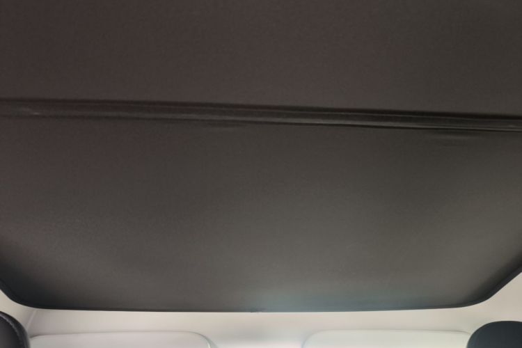 Tesla Model Y 2023 car image #18