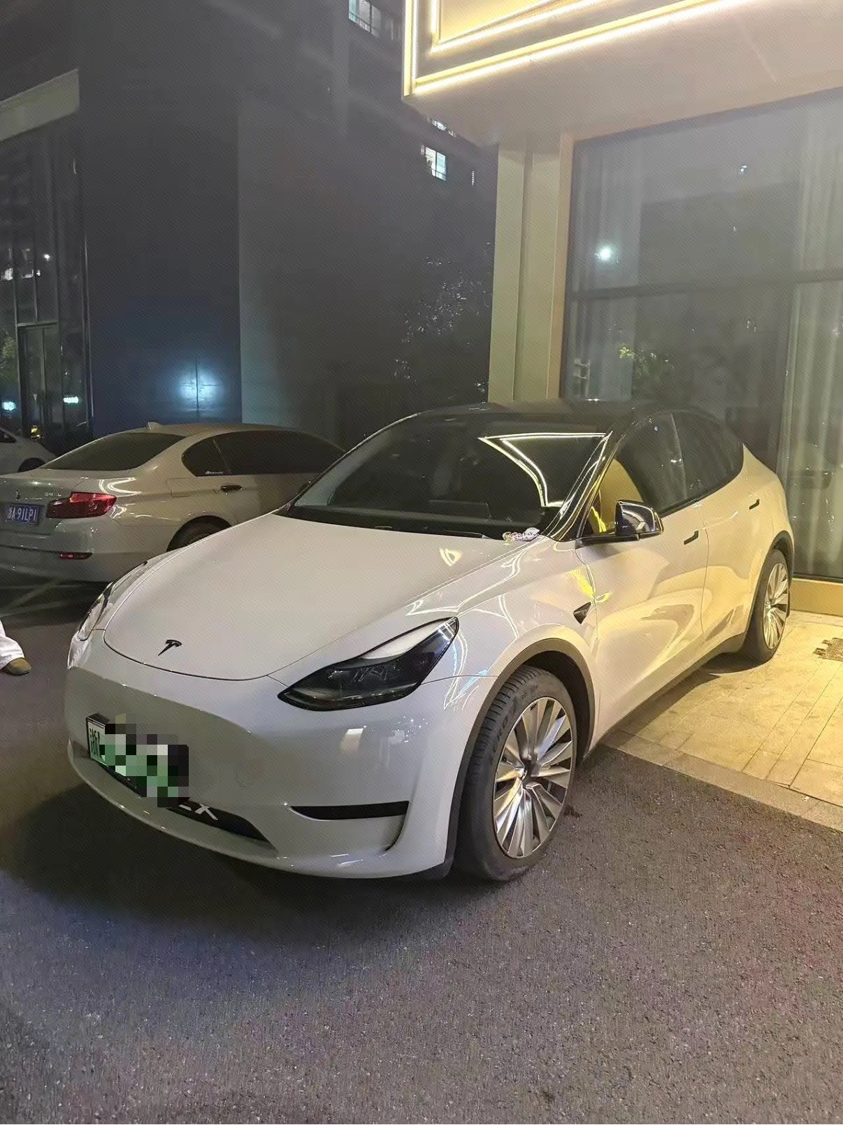 Tesla Model Y 2023 Tesla Model Y 2023 car image