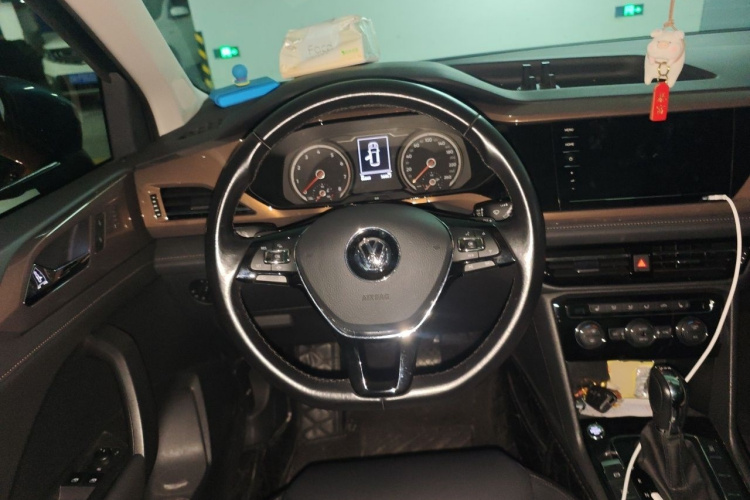Volkswagen Tharu 2020 car image #12