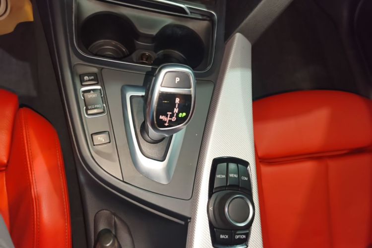BMW 3 Series 2019 #18 BMW 3 Series 2019 car image #18