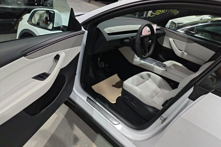 Tesla Model Y 2026 car image #16