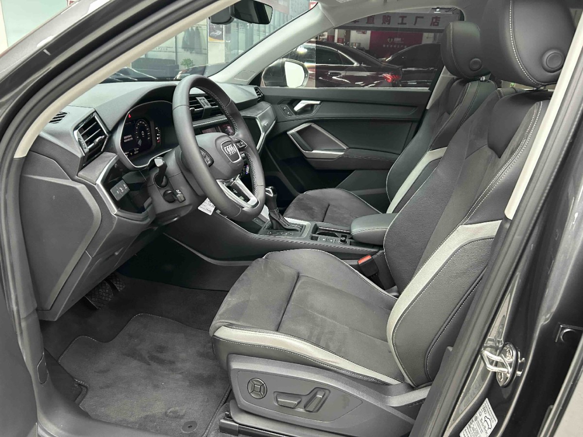 Audi Q3 2022 car image #2