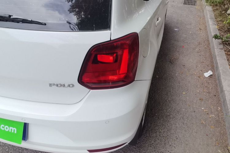 Volkswagen Polo 2016 car image #8