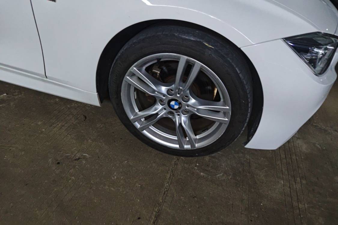 BMW 3 Series 2017 car image #9